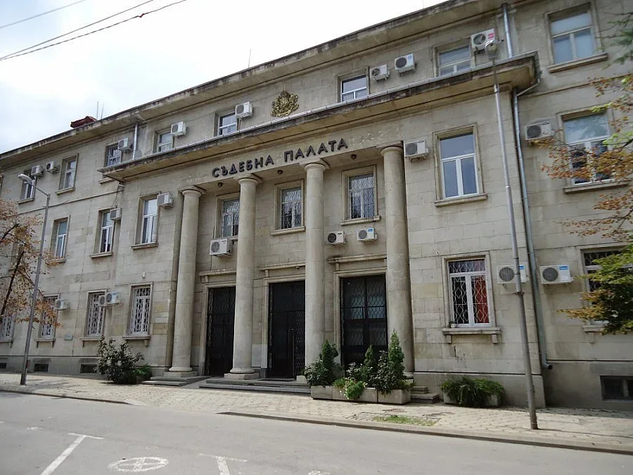 Сигнали за бомби блокираха правосъдието във Варна