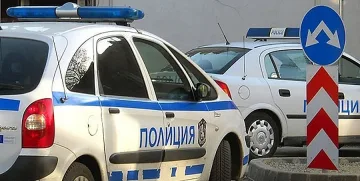 "Мерцедес" отнесе пътен полицай