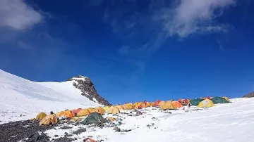 Атанас Скатов слезе в базовия лагер под Еверест