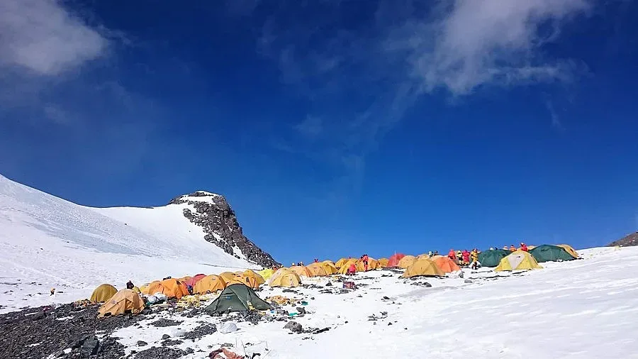 Атанас Скатов слезе в базовия лагер под Еверест