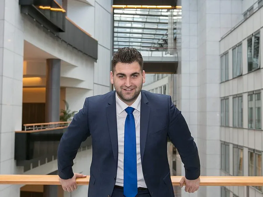 Български евродепутат се бори с фалшивите километражи