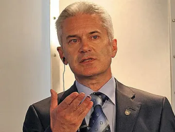 Волен инспектира оградата на границата с Турция