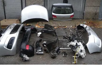 Полицията души за крадени коли и авточасти