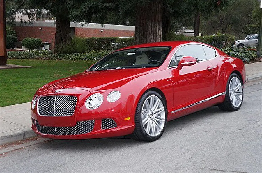 Трима с чукове обраха "Бентли" в Перник