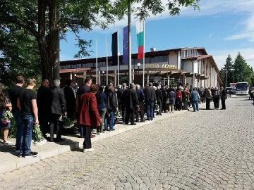 Името на проф. Цоцорков редом до Райна Княгиня