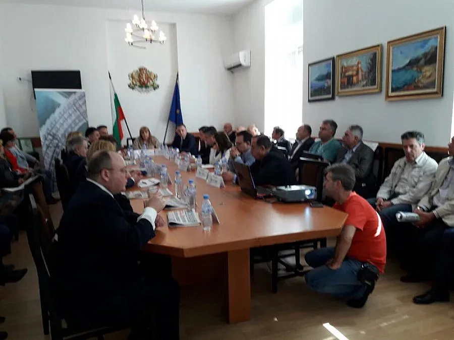 ОТ ДИСКУСИЯТА НА "СТАНДАРТ":  Обучават хотелиери да ловят бандити