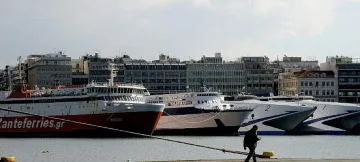 Фериботите в Гърция тръгват в полунощ
