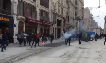 Бой между турци и гърци в Истанбул