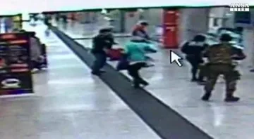 Привърженик на ИД наръга трима на гарата в  Милано