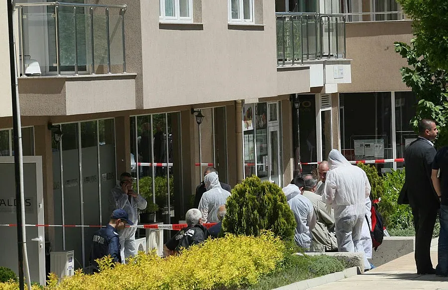 Пари стоят зад двойното убийство