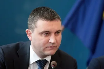 Горанов: Трябва да има минимална работна заплата