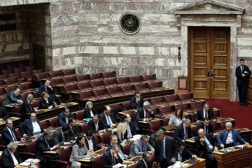 Блокираха "Златна зора" в парламента на Гърция