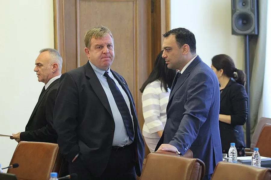 Дадоха на Каракачанов 2 комисии