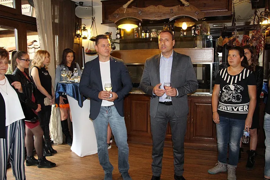 Кметът на Банско даде коктейл за абитуриентите