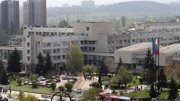 „Стена на славата“ и нов учебен корпус за годишнина на УНСС