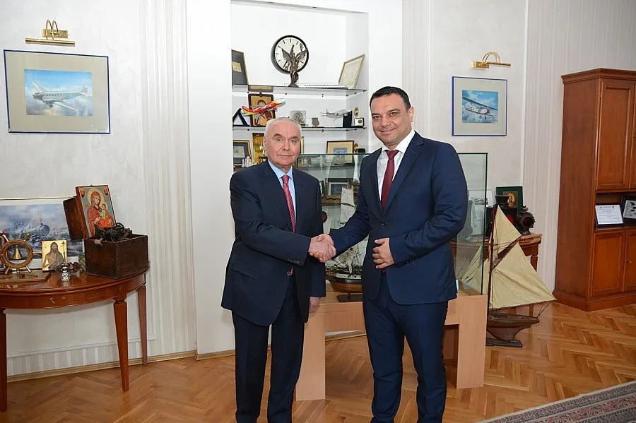 Дават рамо на жп направлението „Изток – Запад"