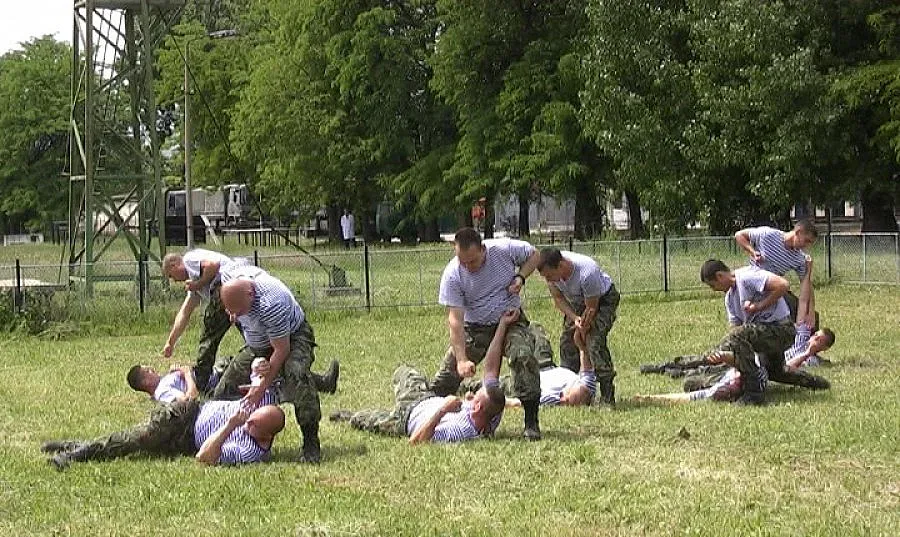 Ремонтират казармите на десантчиците