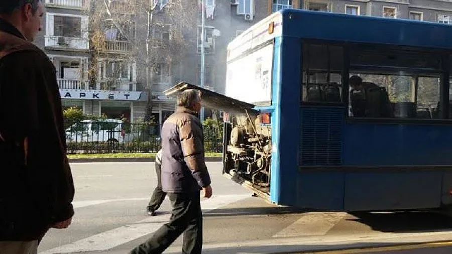 Обстрелват градски автобус с въздушна пушка