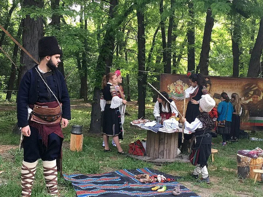 С гръм на черешово тъпче стартира Народният събор в "Лаута"