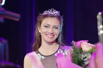 Художничка е новата Царица Роза