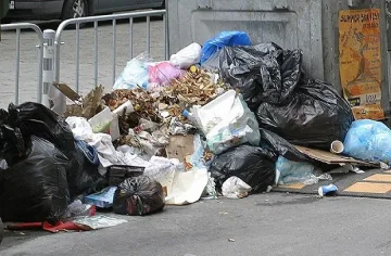 Жена загина след затрупване в боклучарник