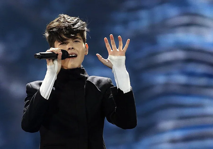 Канят Костов да пее в Крим