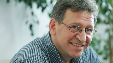 Д-р Стойчо Кацаров пред БНР: "Обяснението на  д-р Апостолов за скандала в „Бургасмед“ е напълно възможно.”