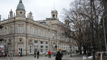 Майка на 19 г. наби сестра