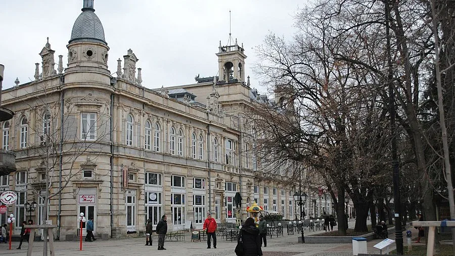 Майка на 19 г. наби сестра