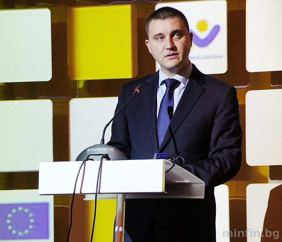 Горанов: Учителските заплати могат да скочат и над 15%