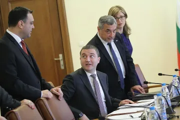 Симеонов и Дончев с по 9 сътрудници