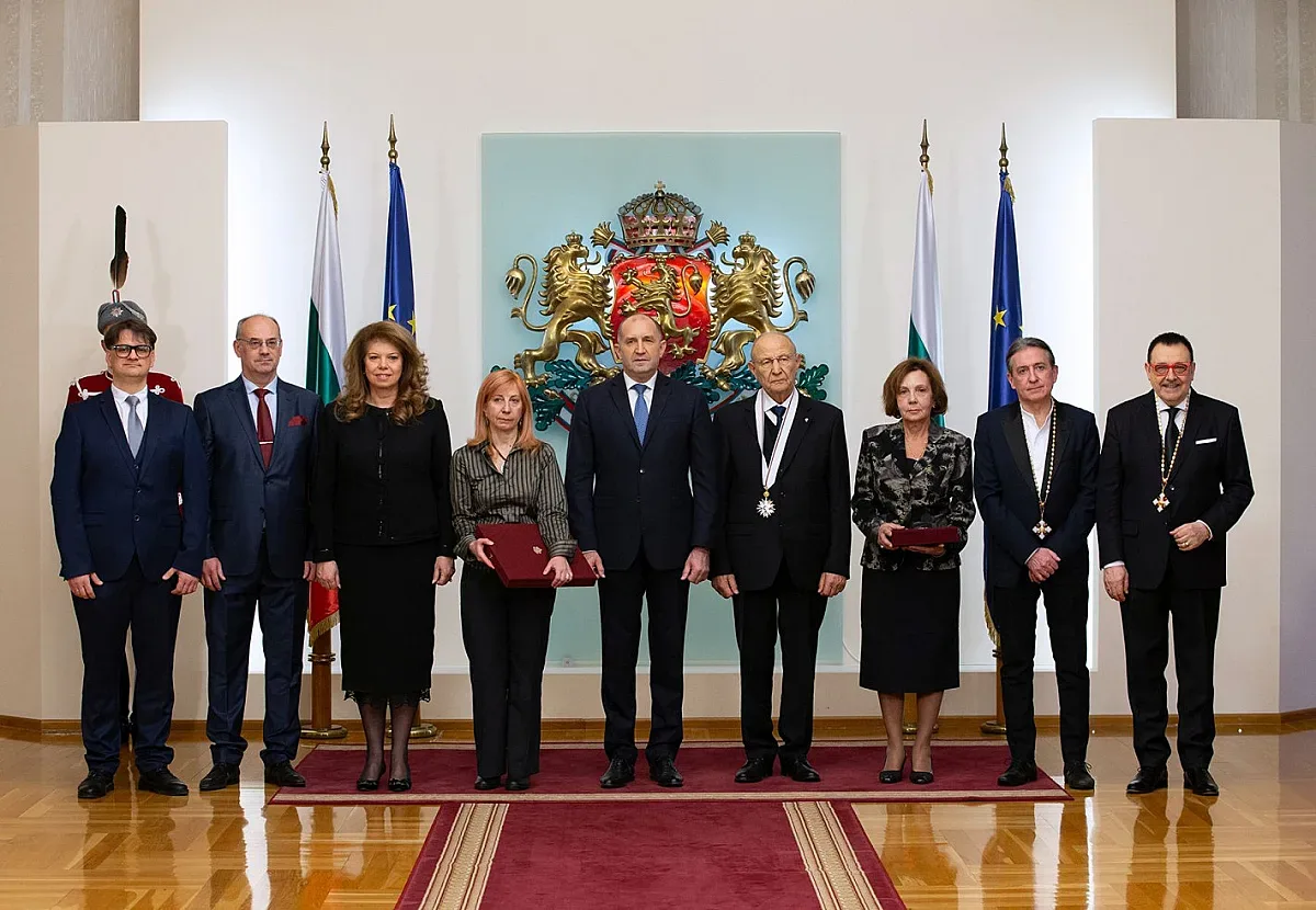 Радев връчи ордени на известни лица от българската култура