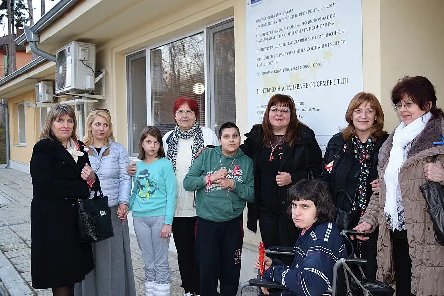 Дами от ГЕРБ помагат на болница с капачки