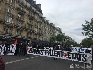 Хиляди протестират срещу Макрон