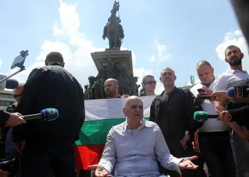 Слави протестира пети ден поред