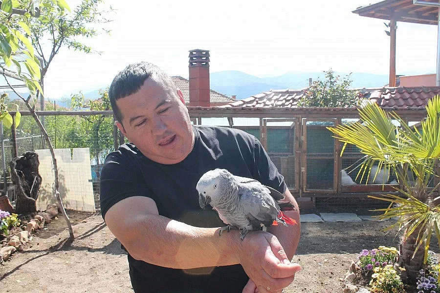 Властелинът на птиците живее в гърменско село