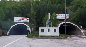 Без осветление в един от тунелите на "Витиня"