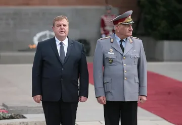 Нова простотия! Преди казармата - военно обучение в училище