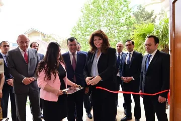 Йотова дари книги на Славянския университет в Баку