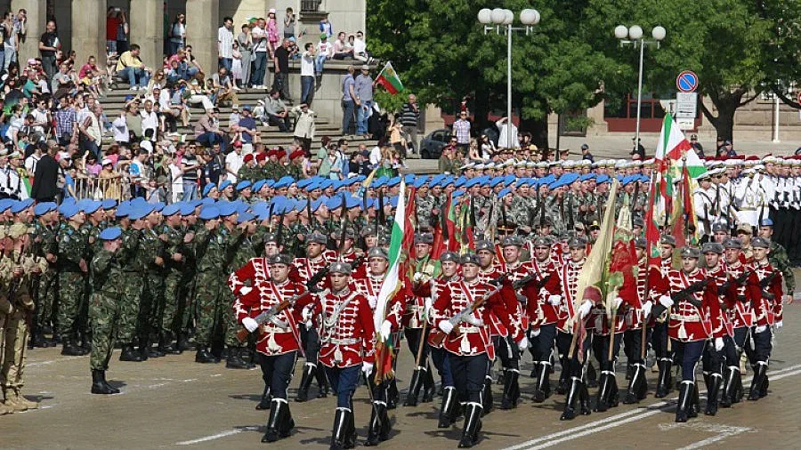 Днес празнува армията