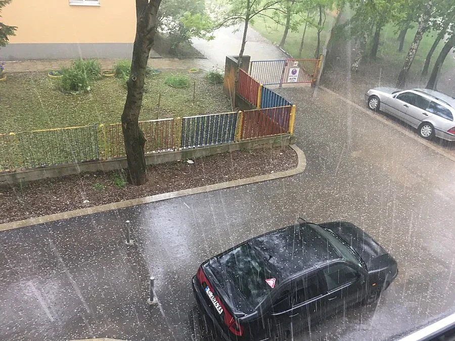 Градушка удари кв. "Младост"