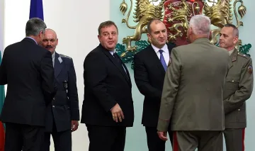 Президентът иска дългосрочна политика за въоръжените сили