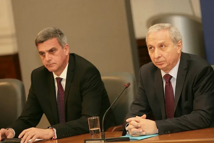 Защитават служебния кабинет за сделката за самолетите