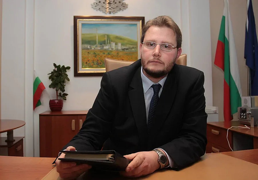 Да отворят читалищата за споделени работни места