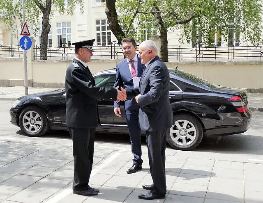 Радев избра Младен Маринов за главен секретар на МВР