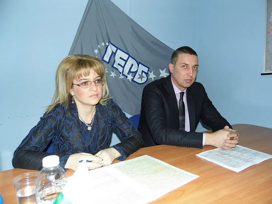 Костадинова сменя Захариева в парламента