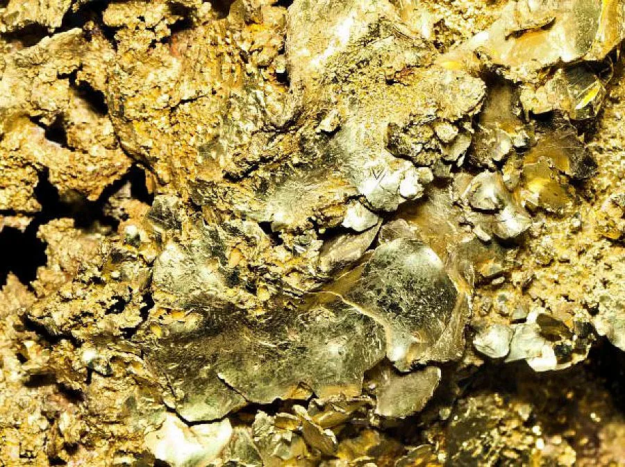 Добиват злато в Трънско в старата мина "Злата"