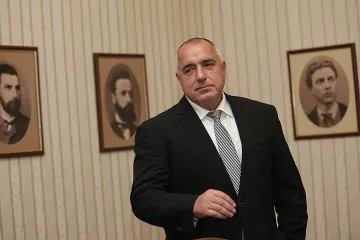 Новото правителство поема властта