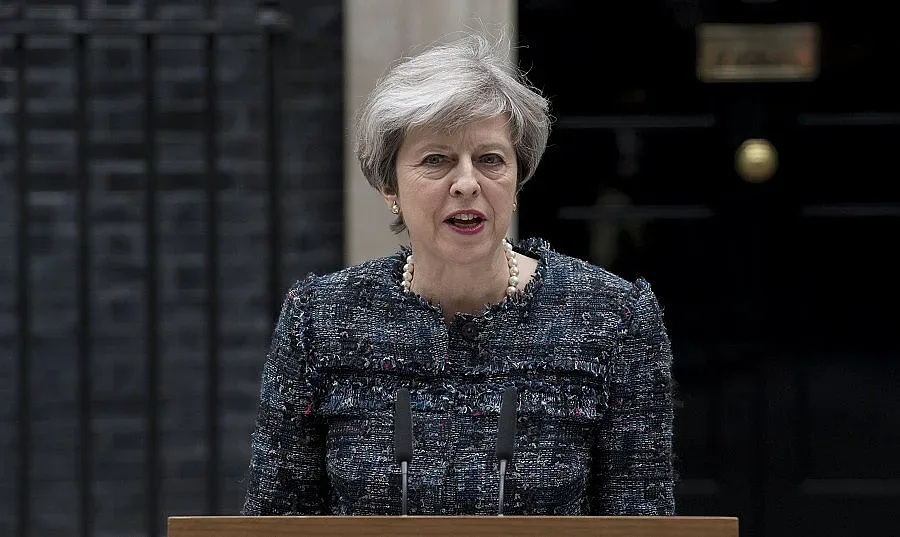 Мей: Брюксел се меси в изборите ни