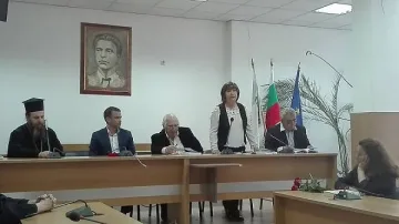 Пред митрополит представиха книга за гроичното минало на Сандански